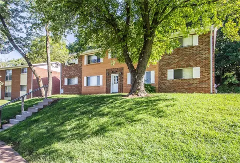 10944 Warwickhall Dr, Bridgeton, MO 63044 photo 2