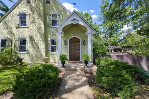 12453 Big Bend Rd, Kirkwood, MO 63122