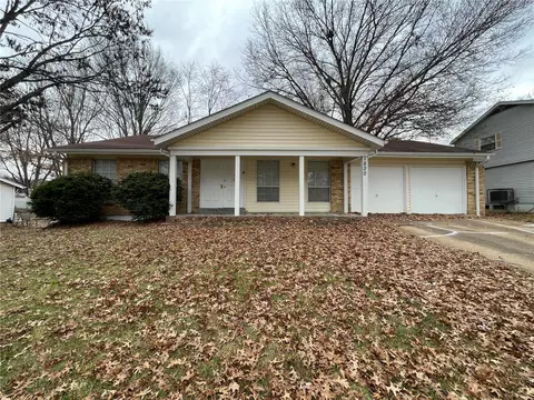 1820 Arrowpoint Dr, Saint Louis, MO 63138
