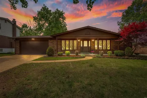 9757 Cambrook Dr, Saint Louis, MO 63123