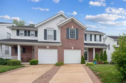1123 Big Bend Crossing Dr, Manchester, MO 63088