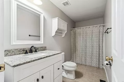 Bath - 394 Buckhurst Dr, Ballwin, MO 63021 photo 4 of 4
