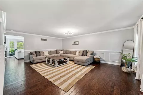 Living - 394 Buckhurst Dr, Ballwin, MO 63021 photo 2 of 5
