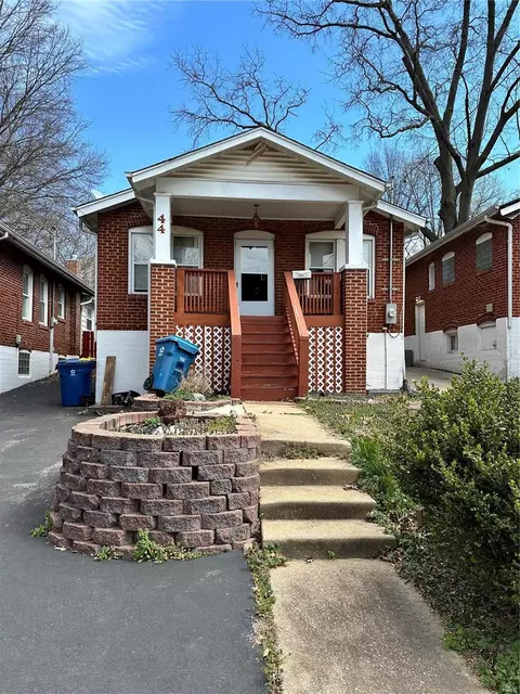 44 S Hartnett Ave, Saint Louis, MO 63135