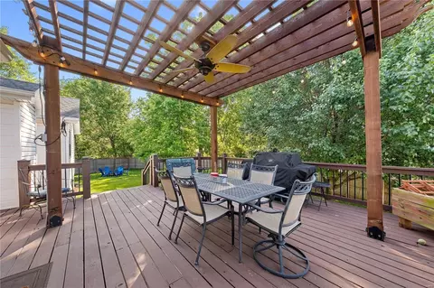 8 Shaker Leg Ct, O'fallon, MO 63366 photo 2