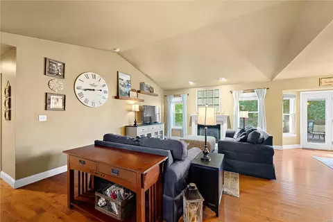 8 Shaker Leg Ct, O'fallon, MO 63366 photo 4