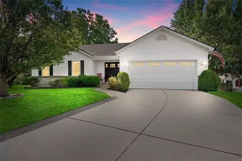 8 Shaker Leg Ct, O'fallon, MO 63366