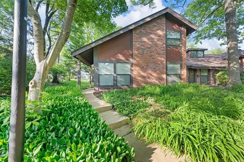 1095 Humber Cir, Saint Louis, MO 63129