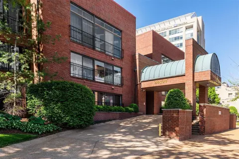 4570 Laclede Ave #108, Saint Louis, MO 63108