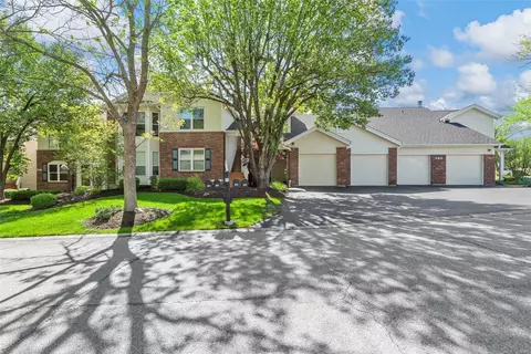 740 Woodside Trails Dr #203, Ballwin, MO 63021