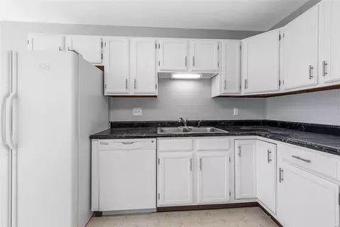 Kitchen - 740 Woodside Trails Dr #203, Ballwin, MO 63021 photo 3 of 3