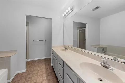 Bath - 740 Woodside Trails Dr #203, Ballwin, MO 63021 photo 1 of 3