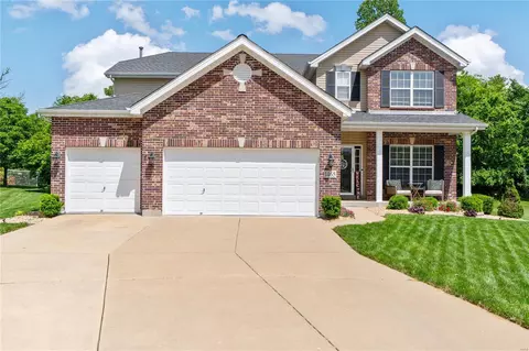 1465 Red Oak Plantation Dr, Ballwin, MO 63021