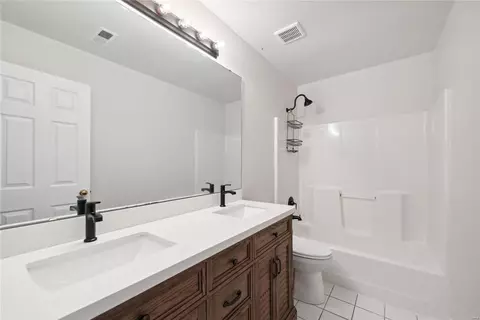 Bath - 1215 Richland Meadows Dr, Ballwin, MO 63021 photo 4 of 4