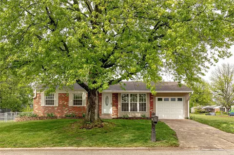 3200 Denton Ln, Saint Charles, MO 63301