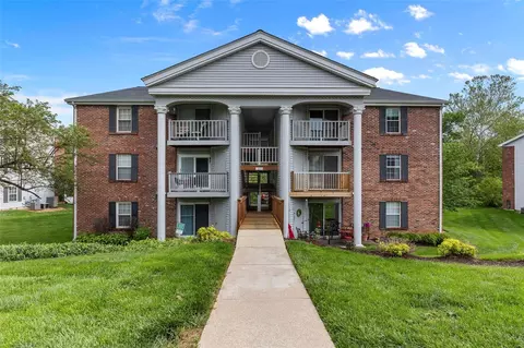 7421 Triwoods Dr #H, Shrewsbury, MO 63119