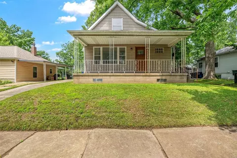 7149 Lindenwood Pl, Saint Louis, MO 63109