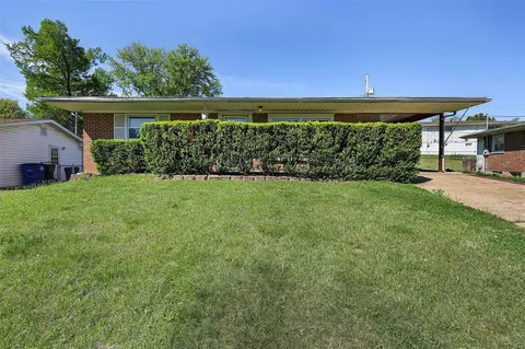 5113 Rockingham Dr, Saint Louis, MO 63121