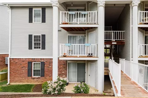 1239 Creve Coeur Crossing Ln #G, Chesterfield, MO 63017