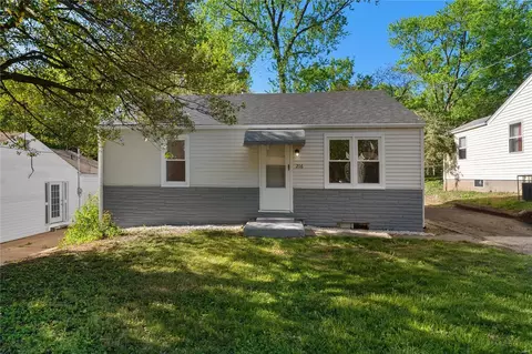 216 Flora Dr, Saint Louis, MO 63135
