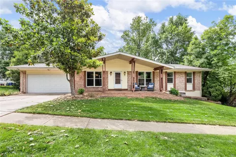 1026 Stuyvesant Ln, Ballwin, MO 63011