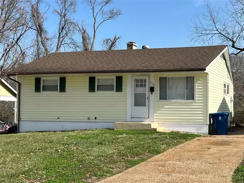 233 Grampian Rd, Saint Louis, MO 63137