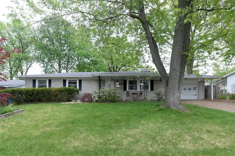 210 Albert Dr, Florissant, MO 63031