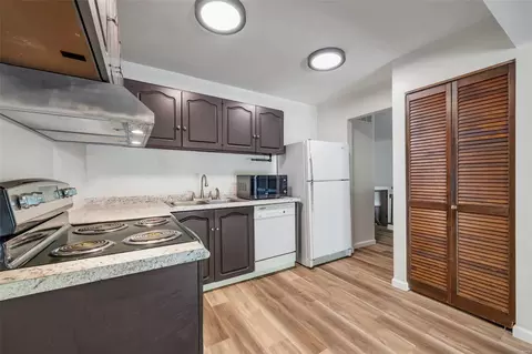 Kitchen - 1577 Autumn Leaf Dr, Ballwin, MO 63021 photo 1 of 3