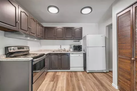 Kitchen - 1577 Autumn Leaf Dr, Ballwin, MO 63021 photo 3 of 3