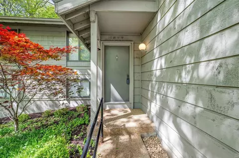 Exterior - 1577 Autumn Leaf Dr, Ballwin, MO 63021 photo 2 of 10