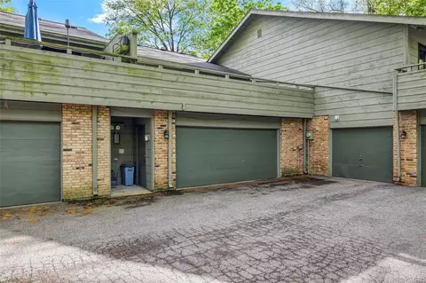 Exterior - 1577 Autumn Leaf Dr, Ballwin, MO 63021 photo 9 of 10