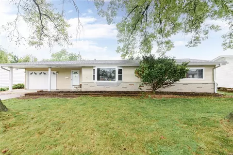 1560 Swallow Ln, Florissant, MO 63031