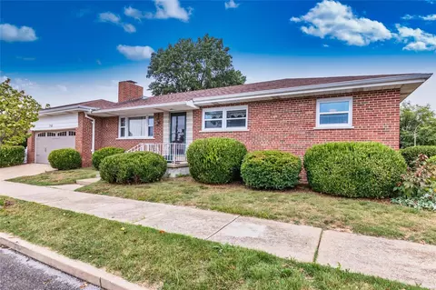 7153 Whaley Pl, Saint Louis, MO 63116