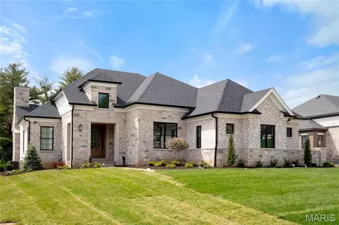 1139 Enclave Ct, Frontenac, MO 63131