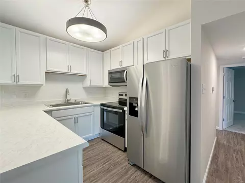 Kitchen - 1329 Prospect Village Ln #E, Ballwin, MO 63021 photo 1 of 4