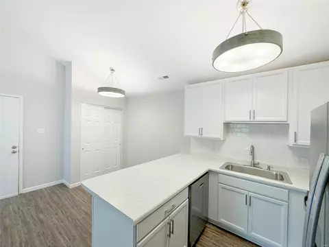 Kitchen - 1329 Prospect Village Ln #E, Ballwin, MO 63021 photo 3 of 4