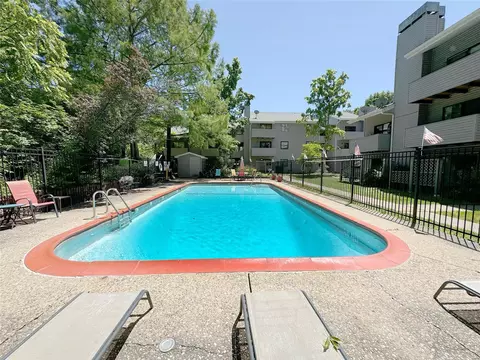 1329 Prospect Village Ln #E, Ballwin, MO 63021