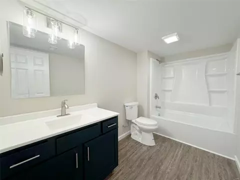 Bath - 1329 Prospect Village Ln #E, Ballwin, MO 63021 photo 1 of 1