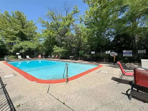 Exterior - 1329 Prospect Village Ln #E, Ballwin, MO 63021 photo 3 of 4