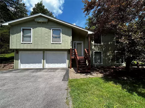 18605 Hawks Trail Dr, Wildwood, MO 63069