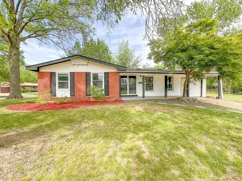 1491 Surfwood Dr, Florissant, MO 63031