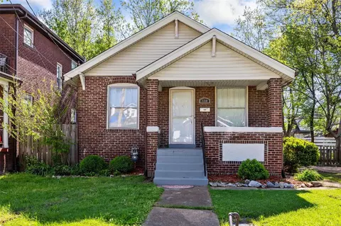 2210 Yale Ave, Saint Louis, MO 63143