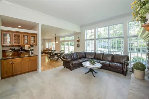 Living - 164 Point Lansing Cir, Ballwin, MO 63021 photo 2 of 4