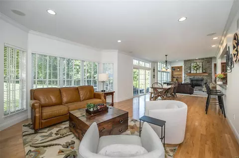 Living - 164 Point Lansing Cir, Ballwin, MO 63021 photo 4 of 4