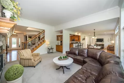 Living - 164 Point Lansing Cir, Ballwin, MO 63021 photo 1 of 4