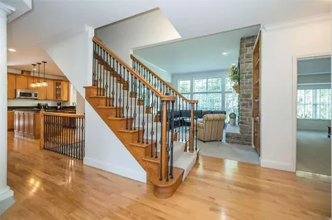 Entry Way - 164 Point Lansing Cir, Ballwin, MO 63021 photo 2 of 3