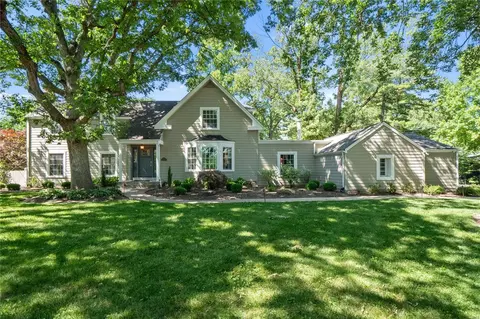 9321 Old Bonhomme Rd, Olivette, MO 63132