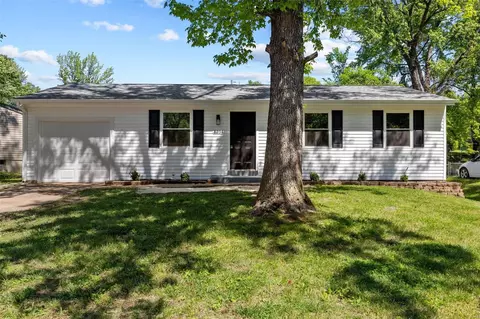 3034 Lyme St, Saint Charles, MO 63301