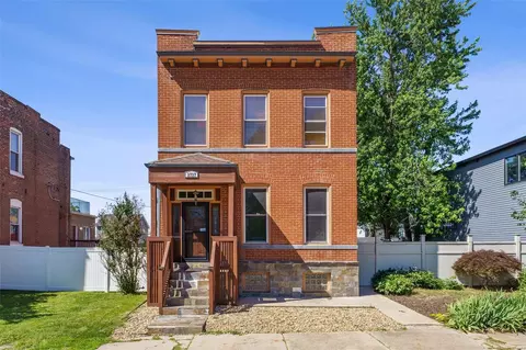 2727 Rutger St, Saint Louis, MO 63104