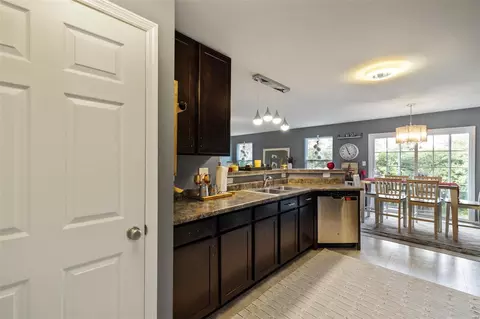 Kitchen - 1336 Commons Cir, Cottleville, MO 63304 photo 6 of 9